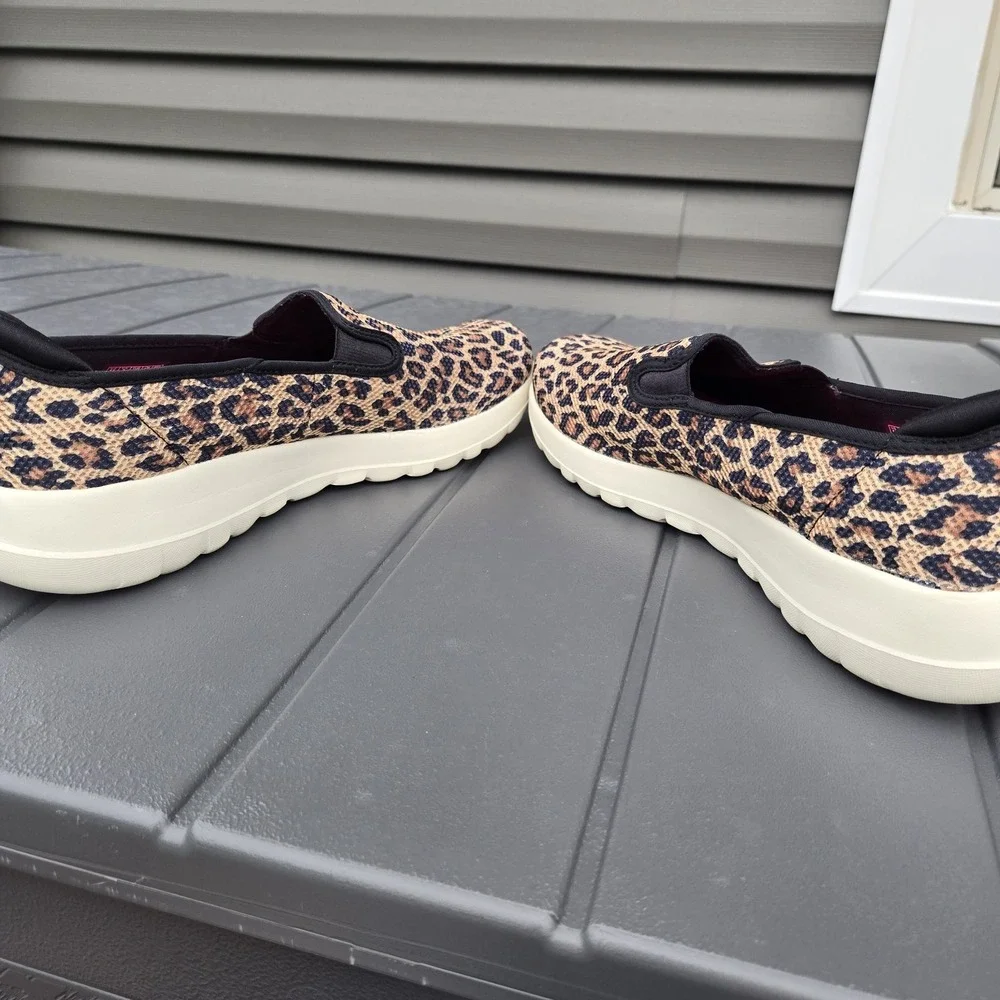 Skechers Go Walk Joy Mariah Leopard Print Shoes Womens Size 11